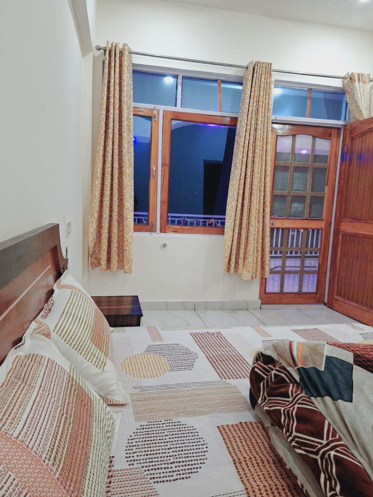 Chandarshila Hike Homestay Ukhimath エクステリア 写真