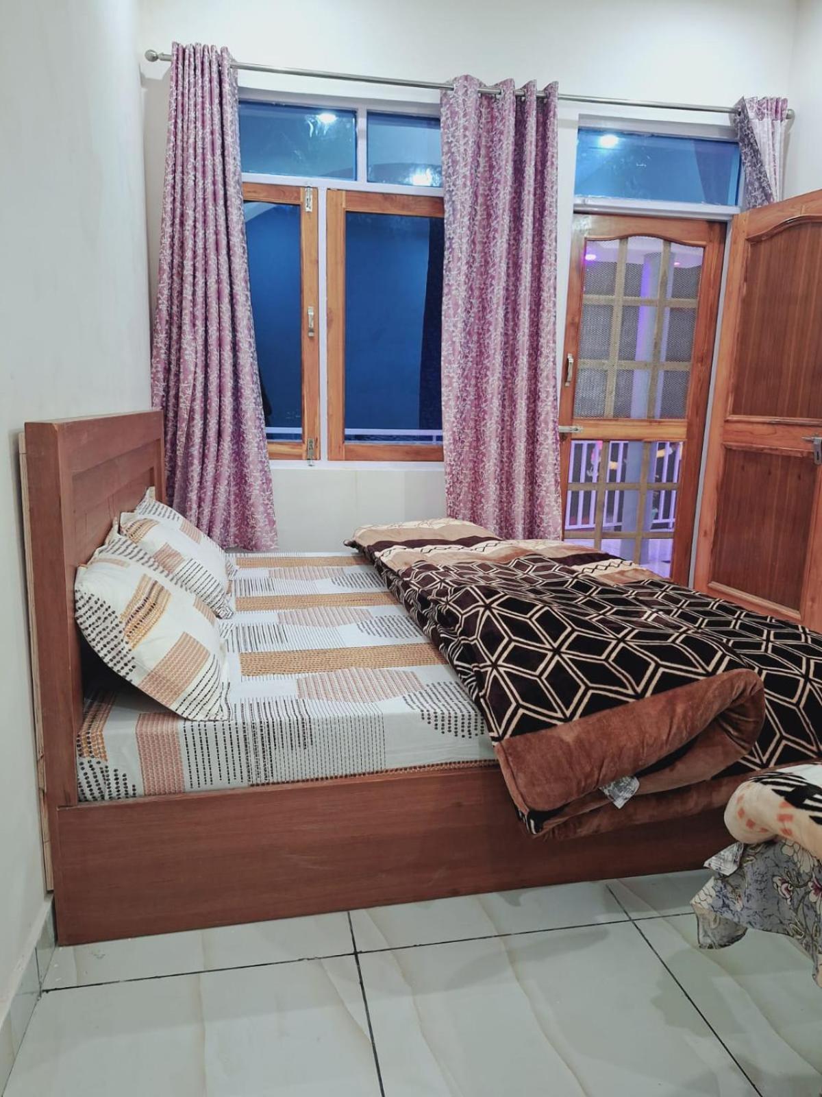 Chandarshila Hike Homestay Ukhimath エクステリア 写真