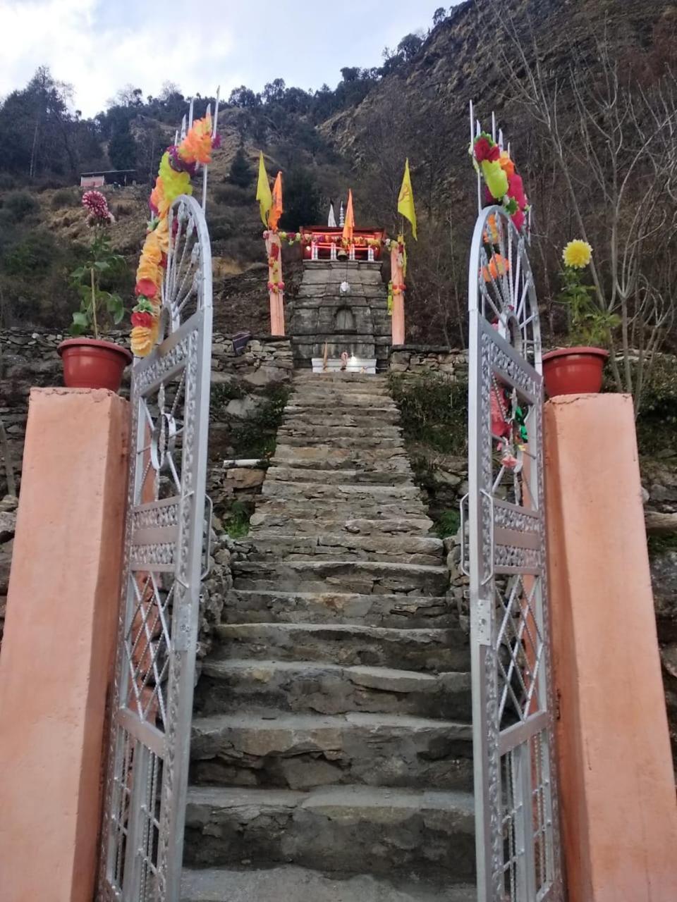 Chandarshila Hike Homestay Ukhimath エクステリア 写真